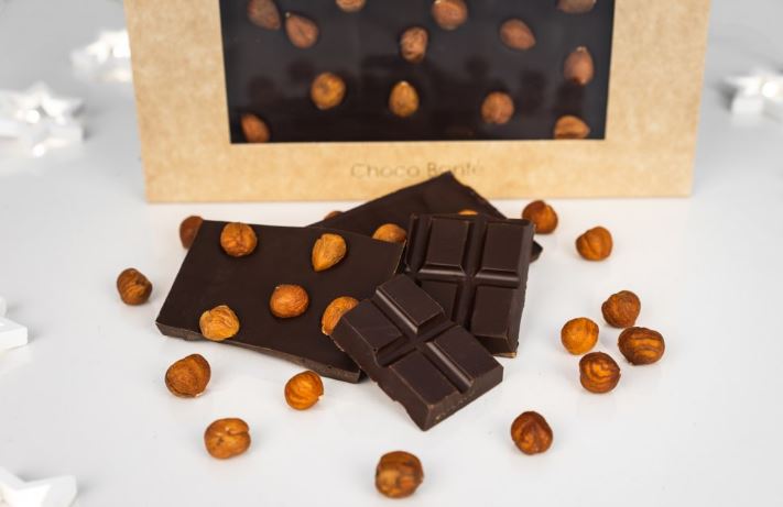 T569  Hořká čokoláda s lískovými ořechy