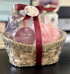 NS60681 kosmetický set BOBULE a ŠVESKY v proutěném koši